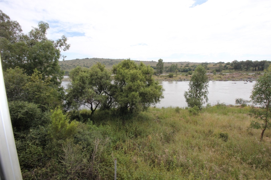3 Bedroom Property for Sale in Lake Deneysville Free State